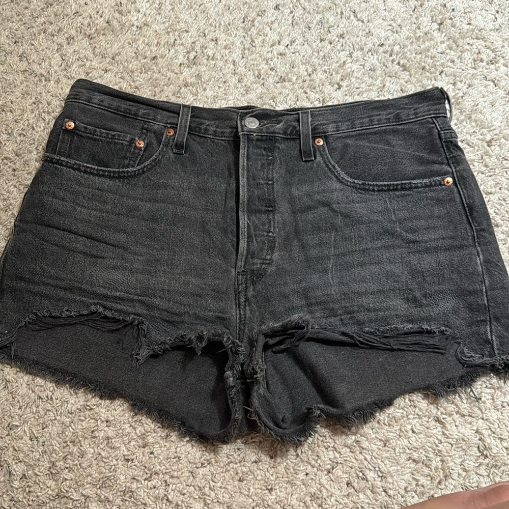 BLACK LEVIS HIGH WAISTED SHORTS